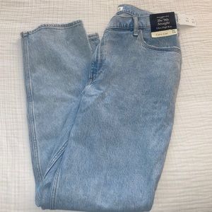 The 90’s Ultra High Rise Straight Leg - Curve Love - A&F Jeans